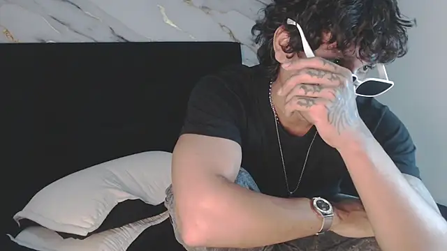 MaximilianRoth Show in webcam
