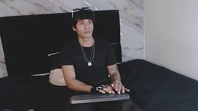 MaximilianRoth's Live XXX Chat