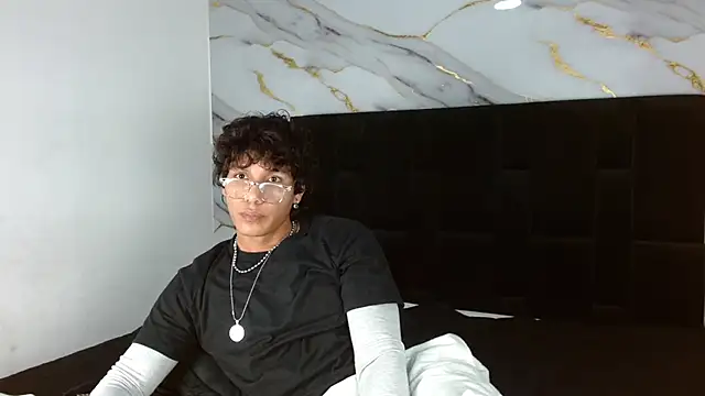 MaximilianRoth Show in webcam