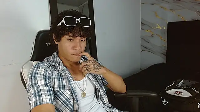 Show modela MaximilianRoth na web-kameri