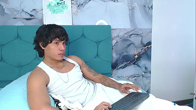 MaximilianRoth Show in webcam