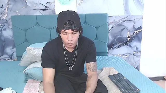 MaximilianRoth Show in webcam
