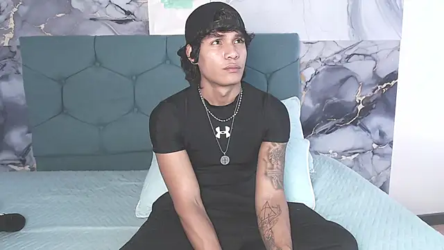 MaximilianRoth Show in webcam