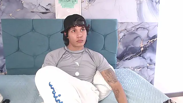 MaximilianRoth Show in webcam