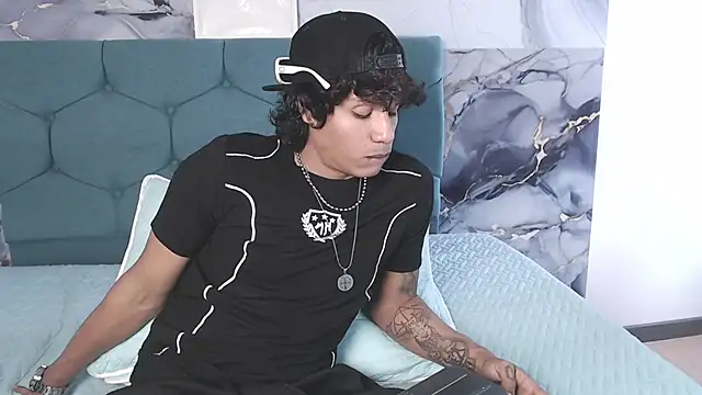 MaximilianRoth Show in webcam