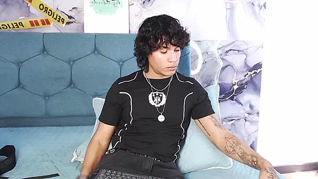 MaximilianRoth Show in webcam