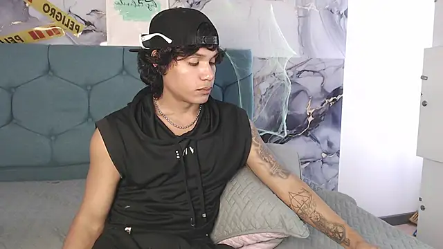 MaximilianRoth Show in webcam