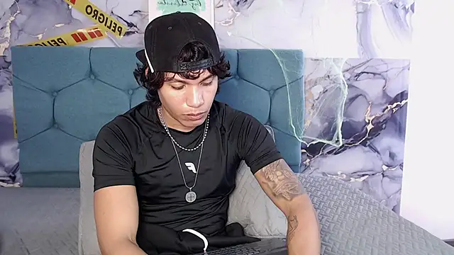 MaximilianRoth Show in webcam