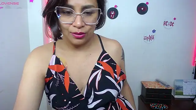 pinky_violeta's Webcam Show