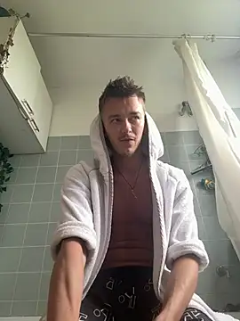 Toyjungee Show Webcam