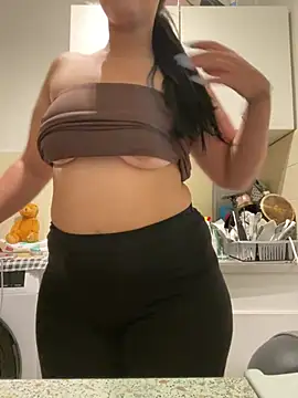 הופעת וובקאם של Milana_UK