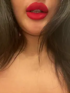 הופעת וובקאם של Milana_UK