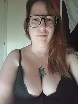 Chat soba uživo modela Dunnitta