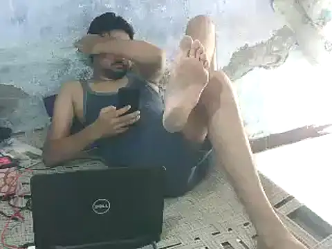 ROCOGUJUBULL Show in webcam