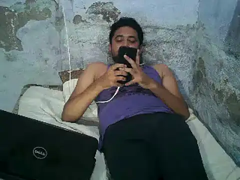 ROCOGUJUBULL Show in webcam