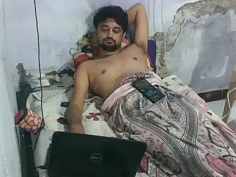 ROCOGUJUBULL Show in webcam