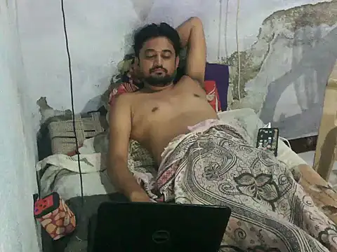 ROCOGUJUBULL Show in webcam