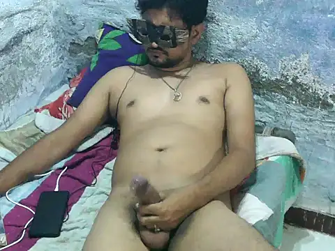 ROCOGUJUBULL Show in webcam