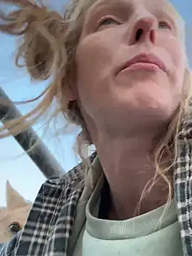 GoldenFlameGoddess' Webcam Show