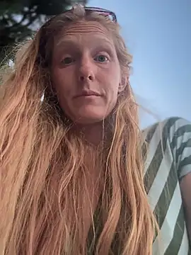 Chat +18 de GoldenFlameGoddess ao vivo