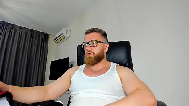 Show modela Findom_guy na web-kameri