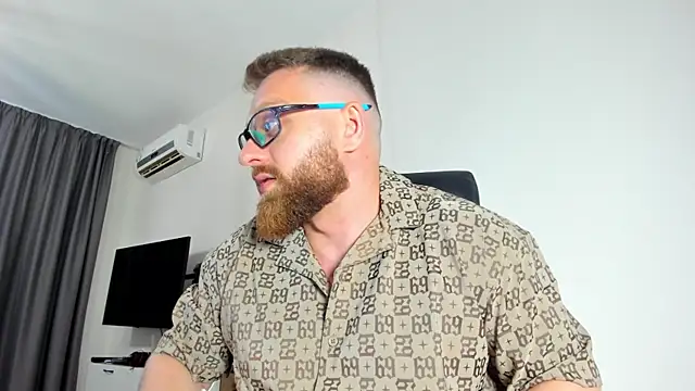 Show modela Findom_guy na web-kameri