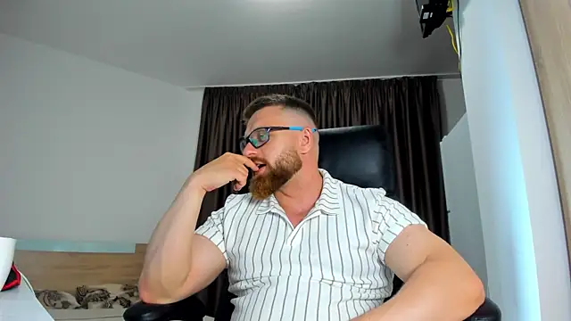 Show modela Findom_guy na web-kameri