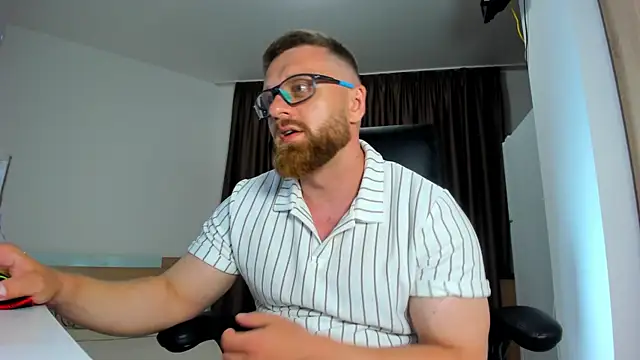 Findom_guy webkamerás műsora