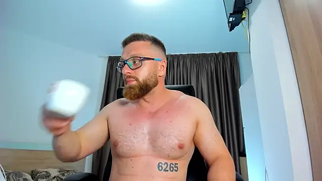 Show modela Findom_guy na web-kameri