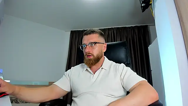 Findom_guy Show in webcam