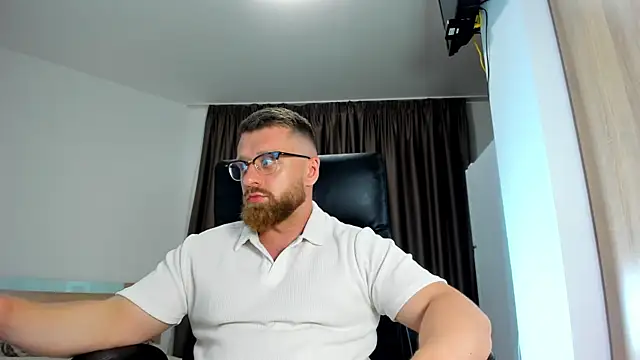 Show modela Findom_guy na web-kameri