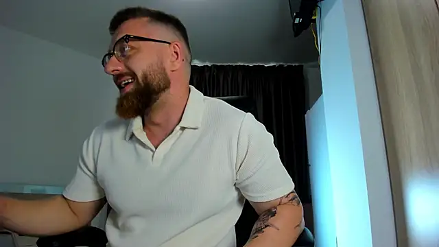Show modela Findom_guy na web-kameri