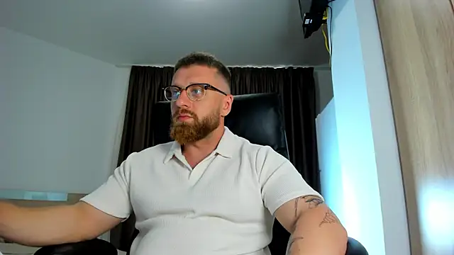 Show modela Findom_guy na web-kameri