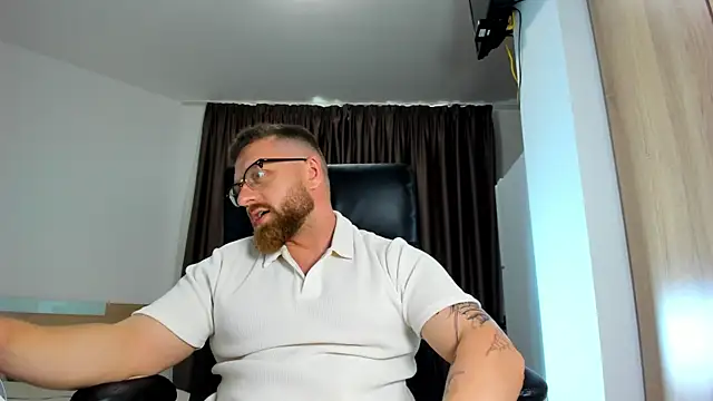 Show modela Findom_guy na web-kameri
