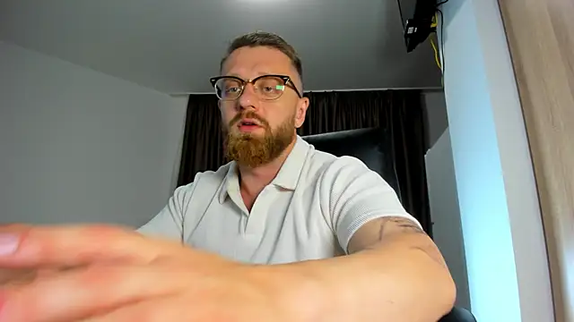 Show modela Findom_guy na web-kameri