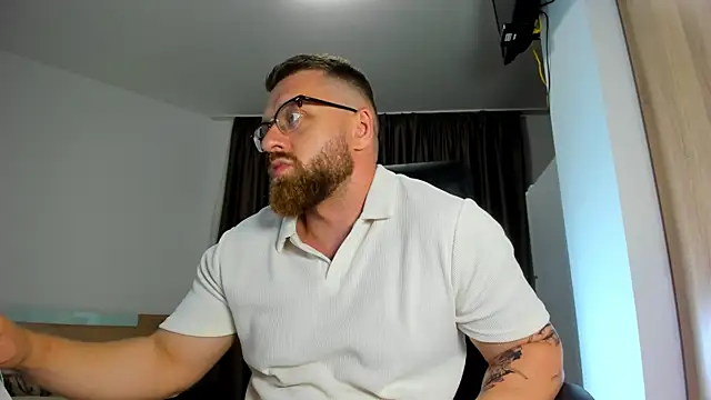 Show modela Findom_guy na web-kameri