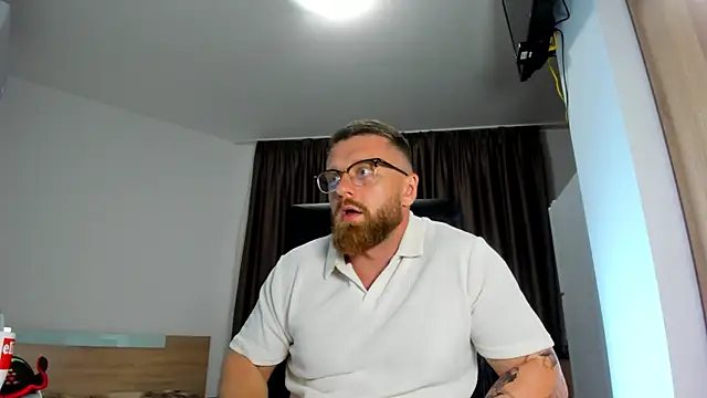 Show modela Findom_guy na web-kameri