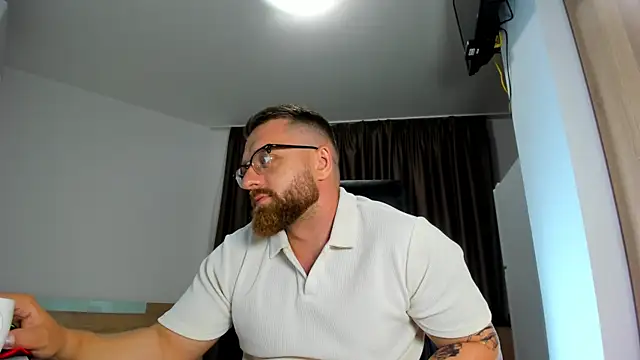 Show modela Findom_guy na web-kameri