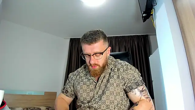 Show modela Findom_guy na web-kameri