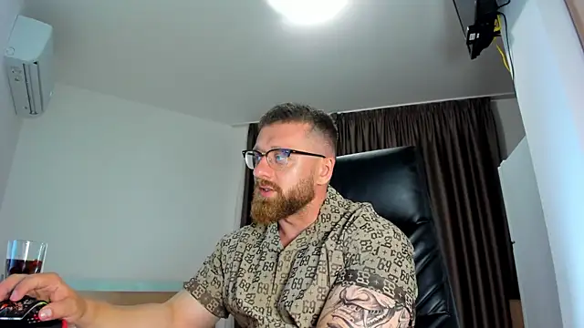 Show modela Findom_guy na web-kameri