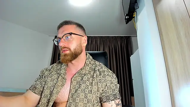 Show modela Findom_guy na web-kameri
