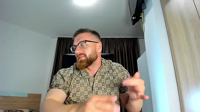 Show modela Findom_guy na web-kameri