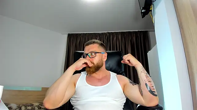 Show modela Findom_guy na web-kameri
