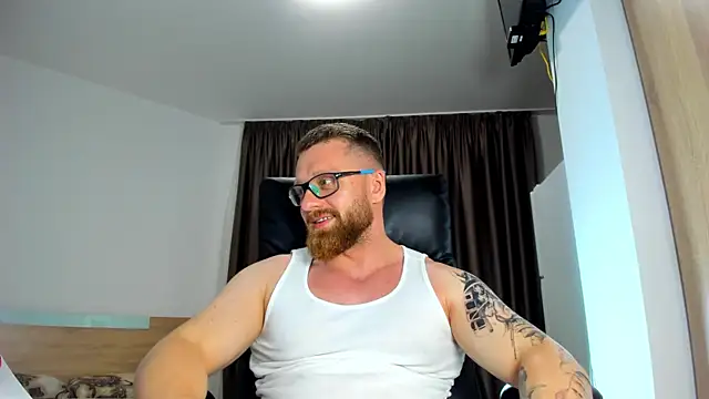 Show modela Findom_guy na web-kameri