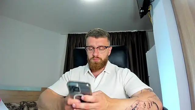 Show modela Findom_guy na web-kameri