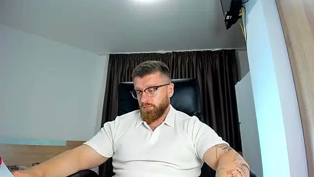 Show modela Findom_guy na web-kameri