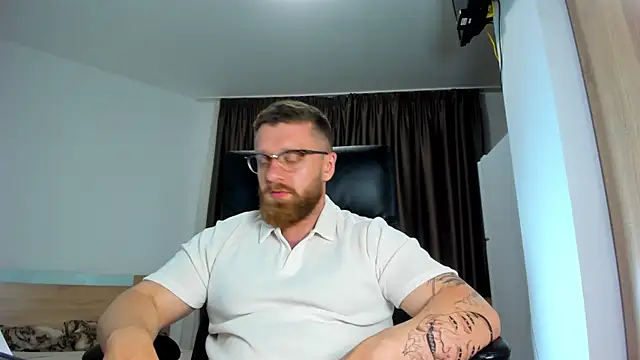 Show modela Findom_guy na web-kameri