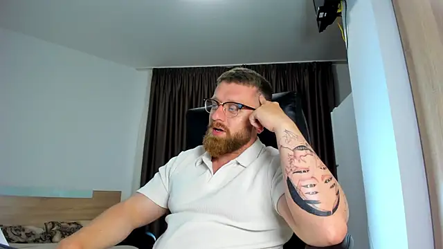 Show modela Findom_guy na web-kameri
