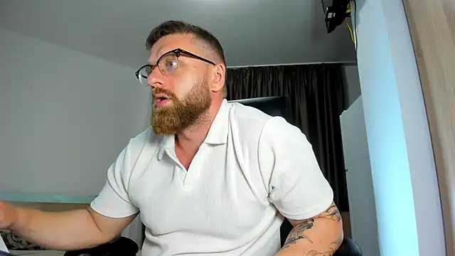 Show modela Findom_guy na web-kameri