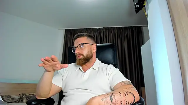 Show modela Findom_guy na web-kameri